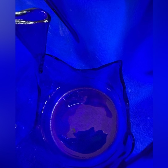 Hand-Blown Ultramarine Lotus Handkerchief Glass Vase - Picture 16 of 16